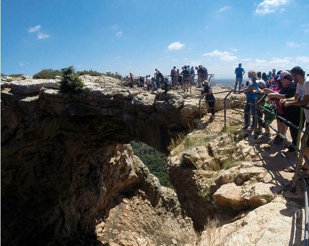 מערת הקשת פארק אדמית