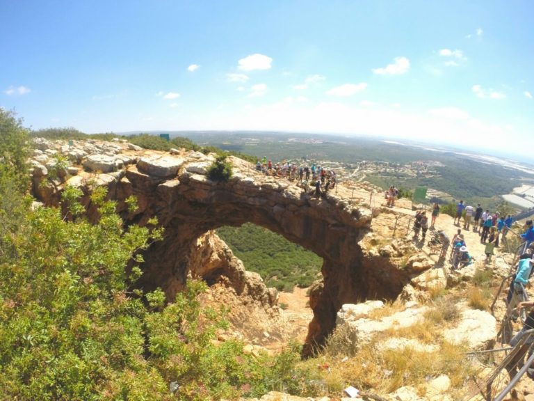 מערת הקשת פארק אדמית