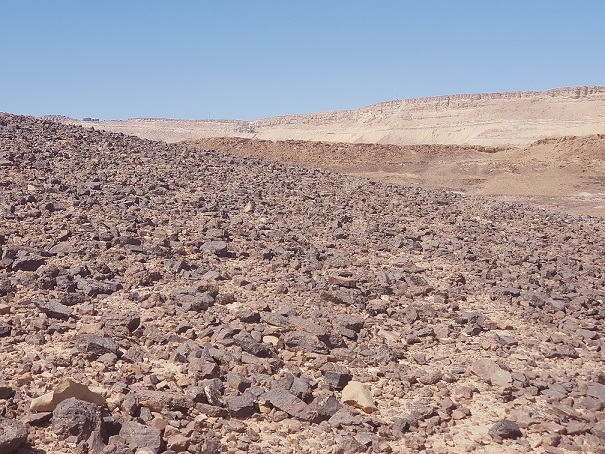 מכתש רמון המנסרה אבן רוח מים הים של מצפה