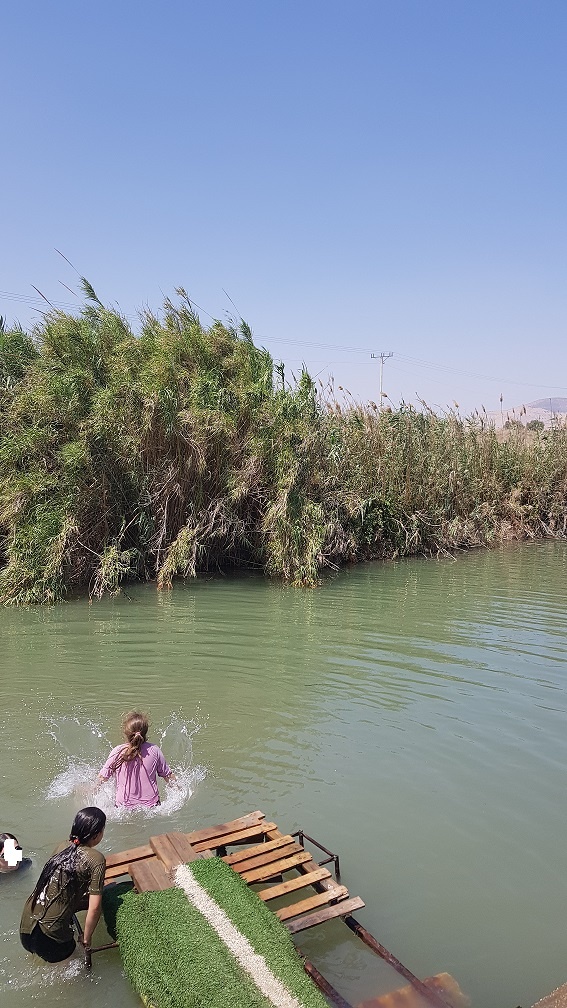 עין נזם מעיין בלב השדות