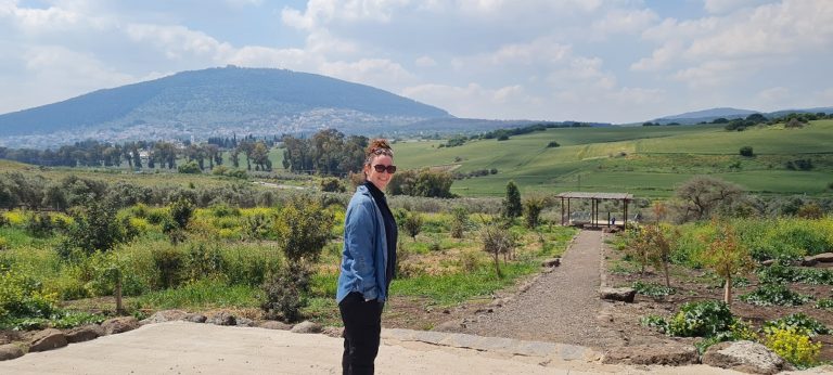 עין קאזאן עין חיזר – מעיין בכפר כמא אל מול נופי הר התבור