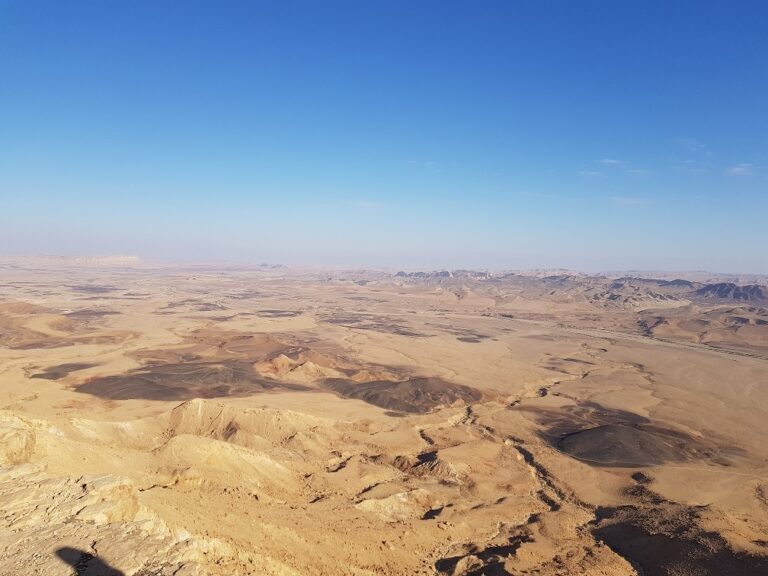 גן לאומי צבעי מכתש רמון - נסיעה ברכב עם עצירות בנקודות תצפית
