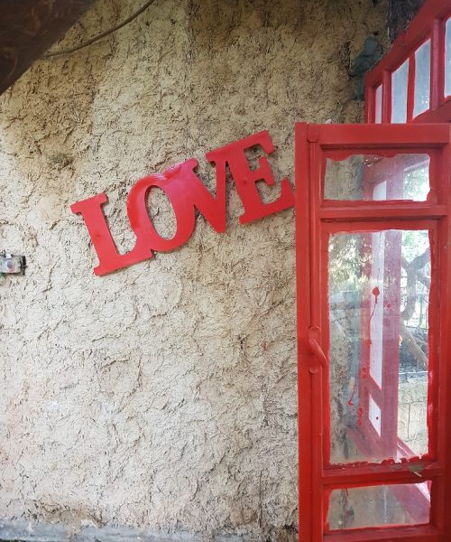 גני אלמונה כפר ביקרתם ג'וליס