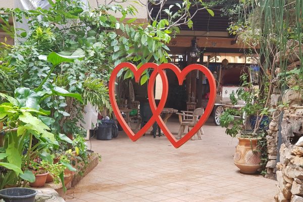 גני אלמונה כפר ביקרתם ג'וליס