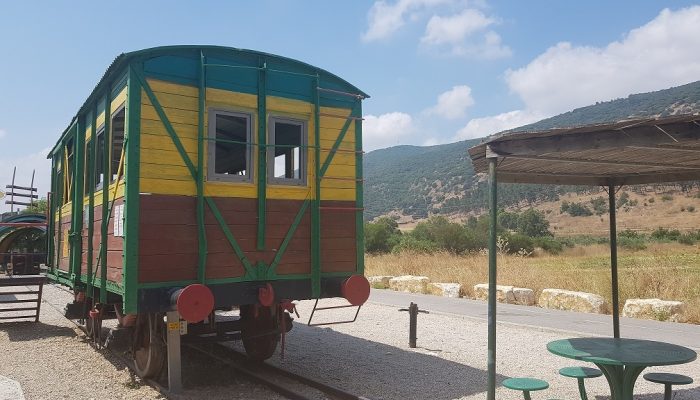 מעיין אלרואי ותחנת רכבת העמק המשוחזרת – שכשוך לצד היסטוריה