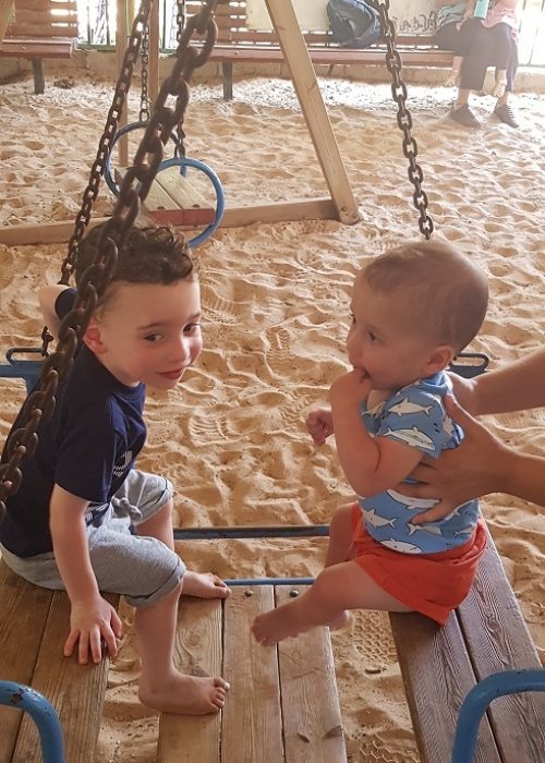 חוות התוכים בכפר הס