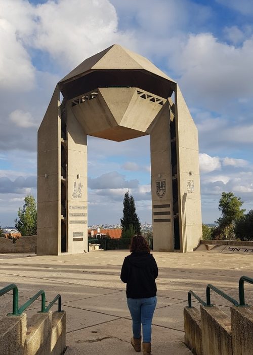 אנדרטת חטיבת הראל בהר אדר בגבעת הרדאר