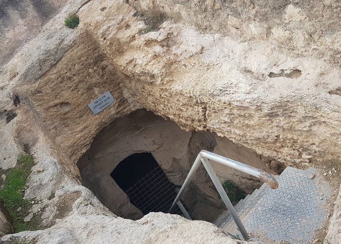 חרבת בורגין פארק עדולם – צרפת – טיול מערות חוויתי