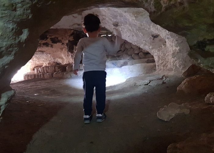 חרבת בורגין פארק עדולם – צרפת – טיול מערות חוויתי