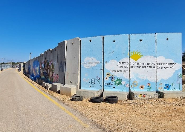 פרויקט "קירות מדברים" בשתולה