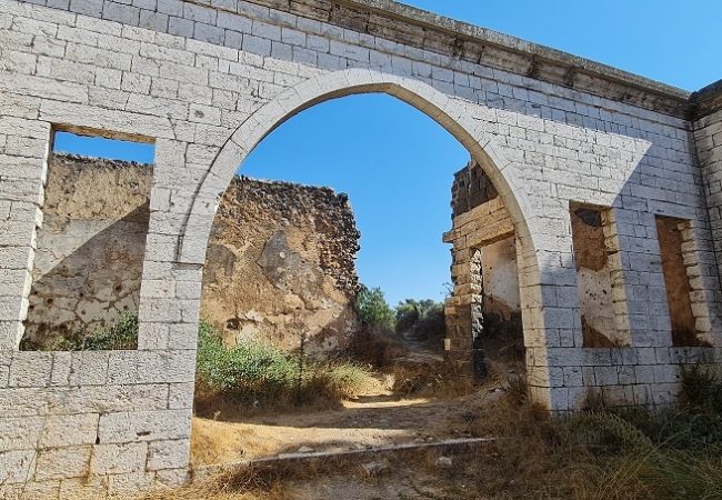 פארק עורבים וארמון המלך האמיר פאעור