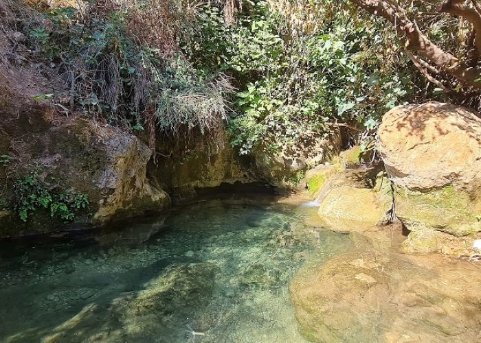 עין ארואי חניון הפיתול נחל מירון