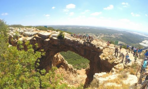 מערת הקשת פארק אדמית